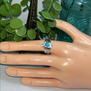 Silver eagle
🦅 Ring with Turquoise Accent